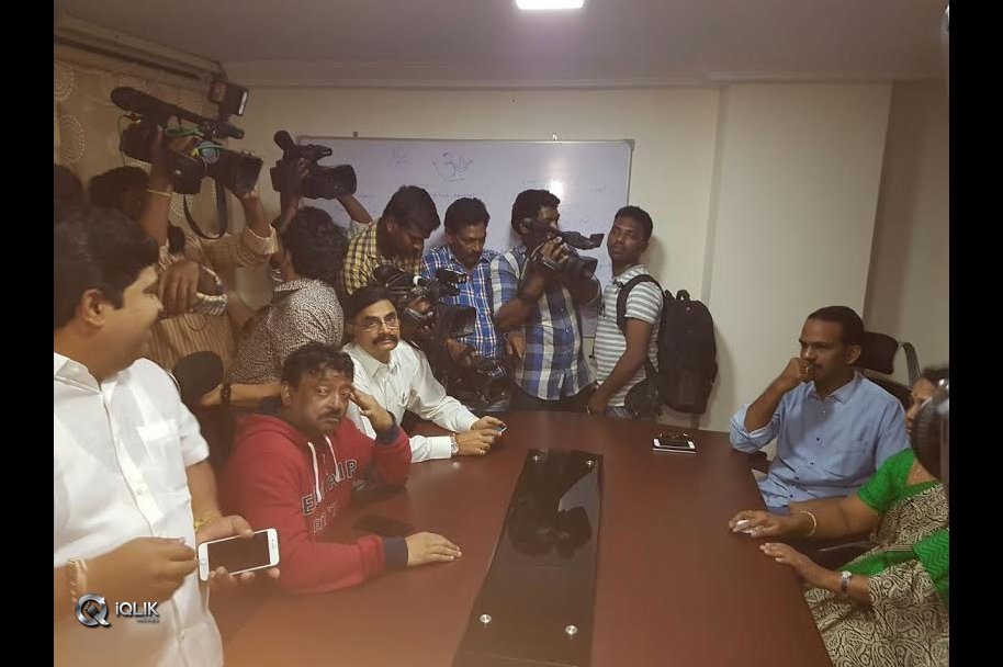 RGV-Meeting-With-Vangaveeti-Family